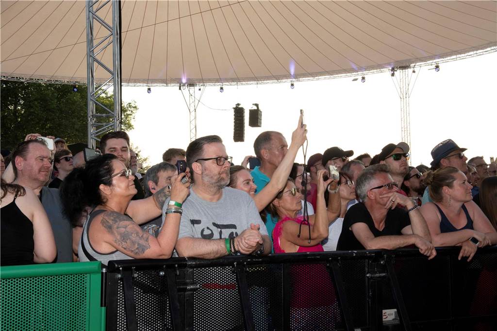 Zum Auftakt des Sunset Beach Festivals gab Toto in Haltern ein begeisterndes Konzert. Tausende Fans waren aus dem Häuschen.