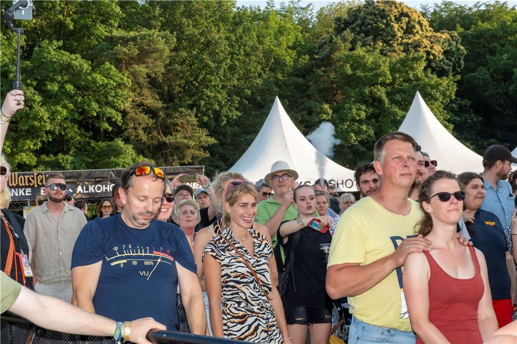 Zum Auftakt des Sunset Beach Festivals gab Toto in Haltern ein begeisterndes Konzert. Tausende Fans waren aus dem Häuschen.