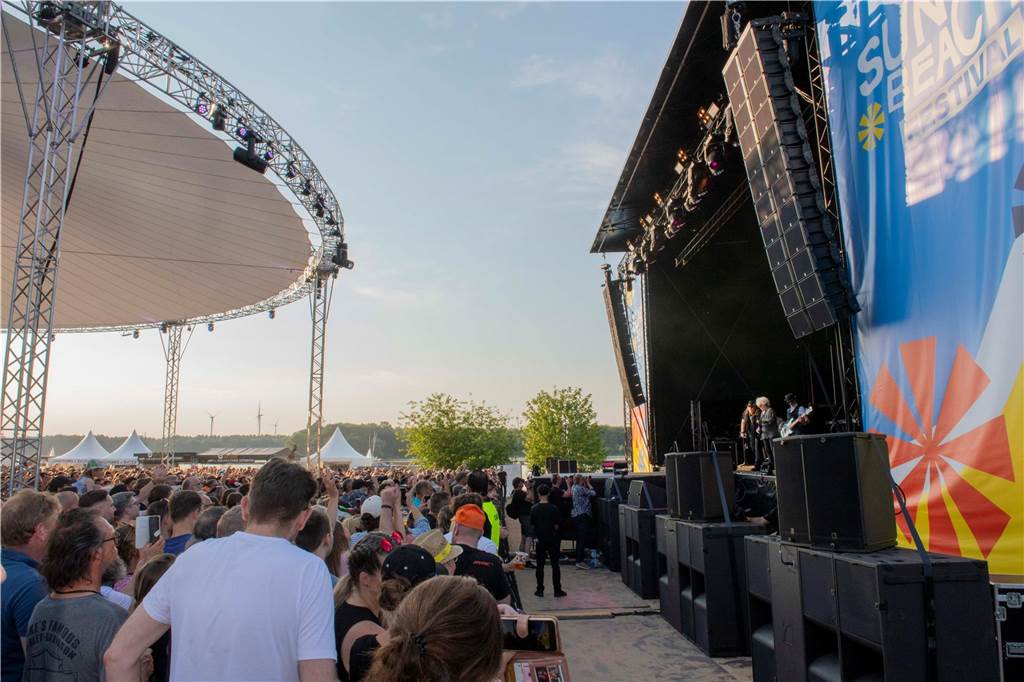 Zum Auftakt des Sunset Beach Festivals gab Toto in Haltern ein begeisterndes Konzert. Tausende Fans waren aus dem Häuschen.