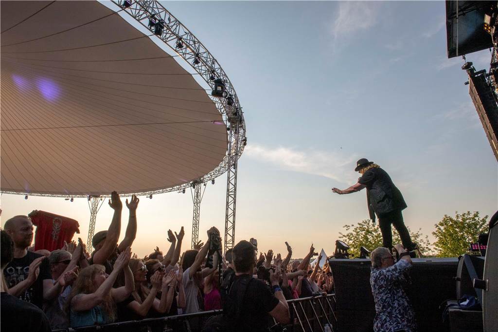 Zum Auftakt des Sunset Beach Festivals gab Toto in Haltern ein begeisterndes Konzert. Tausende Fans waren aus dem Häuschen.