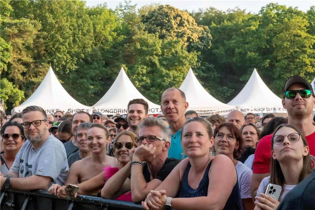 Zum Auftakt des Sunset Beach Festivals gab Toto in Haltern ein begeisterndes Konzert. Tausende Fans waren aus dem Häuschen.