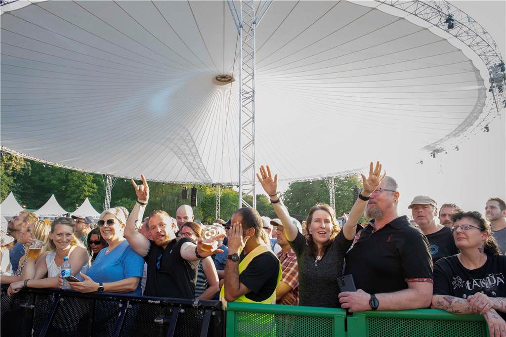 Zum Auftakt des Sunset Beach Festivals gab Toto in Haltern ein begeisterndes Konzert. Tausende Fans waren aus dem Häuschen.
