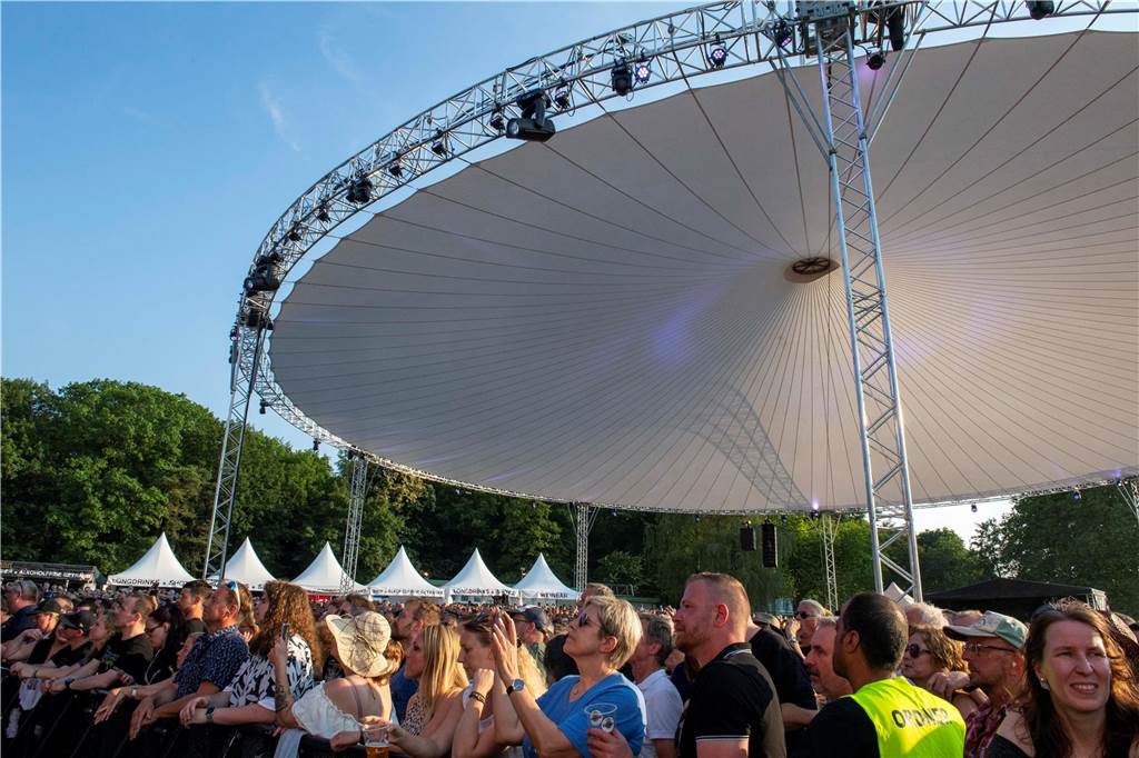 Zum Auftakt des Sunset Beach Festivals gab Toto in Haltern ein begeisterndes Konzert. Tausende Fans waren aus dem Häuschen.