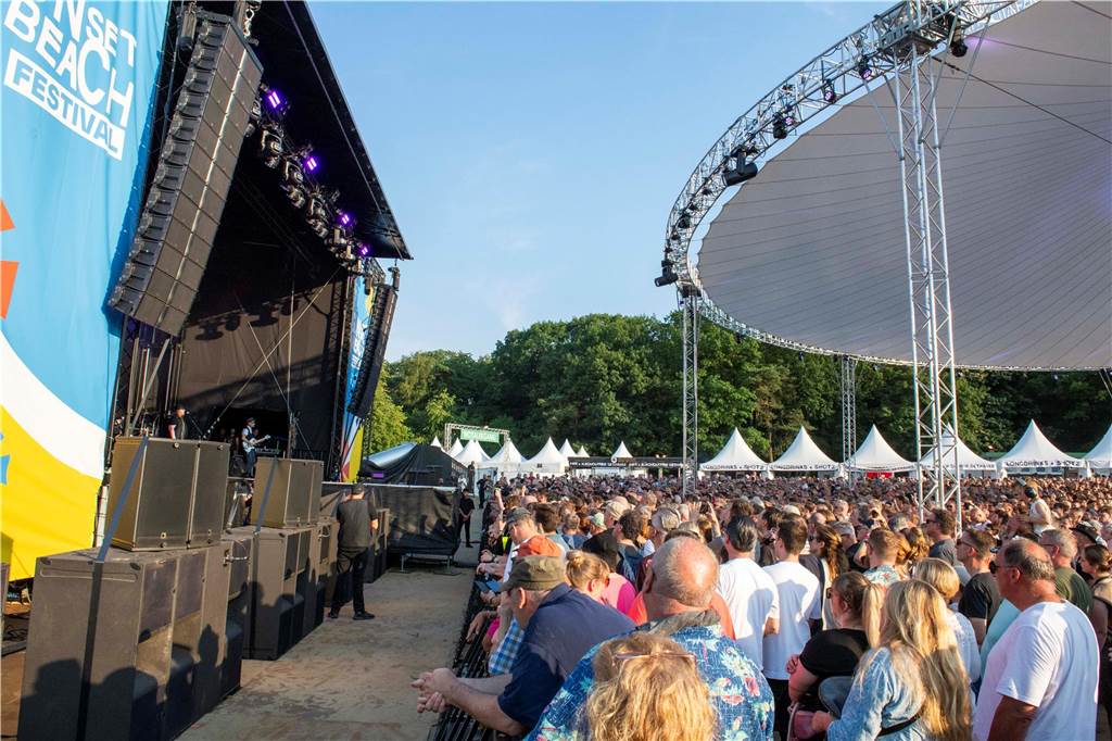 Zum Auftakt des Sunset Beach Festivals gab Toto in Haltern ein begeisterndes Konzert. Tausende Fans waren aus dem Häuschen.