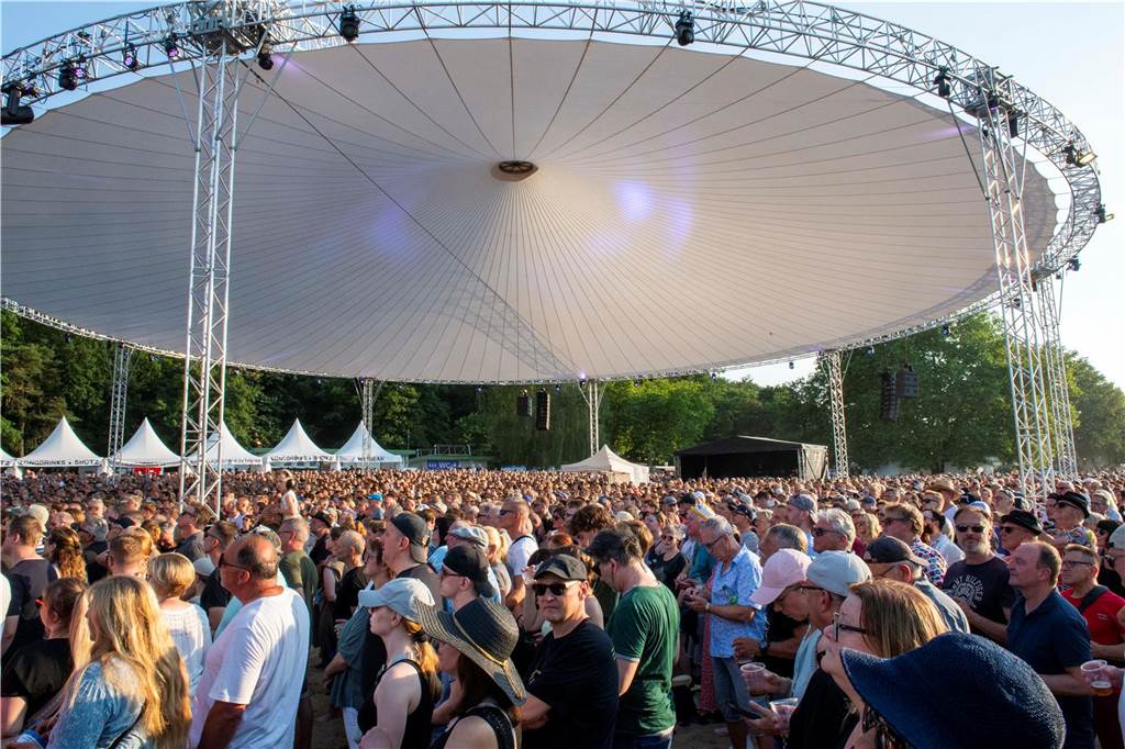 Zum Auftakt des Sunset Beach Festivals gab Toto in Haltern ein begeisterndes Konzert. Tausende Fans waren aus dem Häuschen.