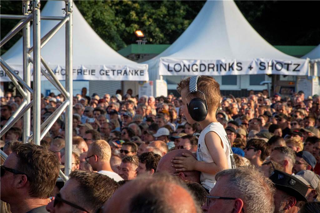 Zum Auftakt des Sunset Beach Festivals gab Toto in Haltern ein begeisterndes Konzert. Tausende Fans waren aus dem Häuschen.