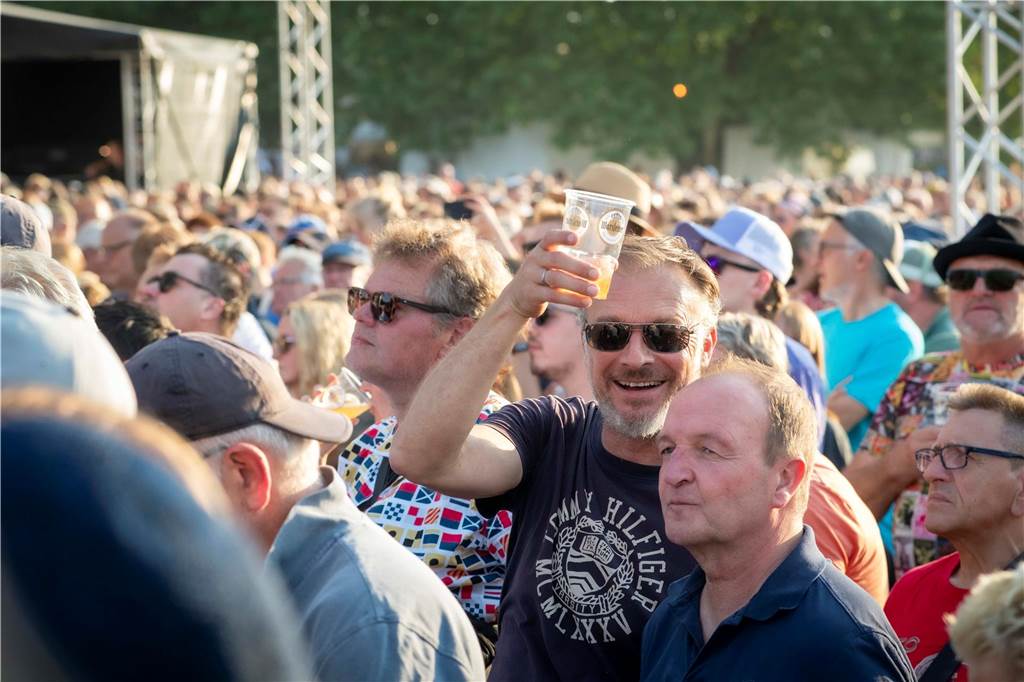 Zum Auftakt des Sunset Beach Festivals gab Toto in Haltern ein begeisterndes Konzert. Tausende Fans waren aus dem Häuschen.