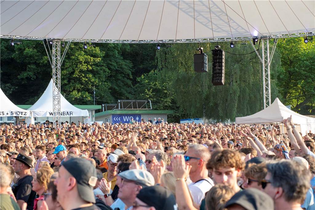 Zum Auftakt des Sunset Beach Festivals gab Toto in Haltern ein begeisterndes Konzert. Tausende Fans waren aus dem Häuschen.