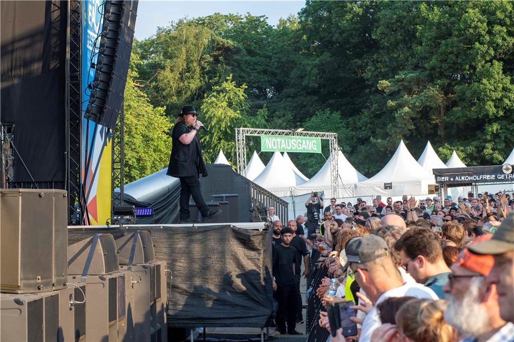 Zum Auftakt des Sunset Beach Festivals gab Toto in Haltern ein begeisterndes Konzert. Tausende Fans waren aus dem Häuschen.