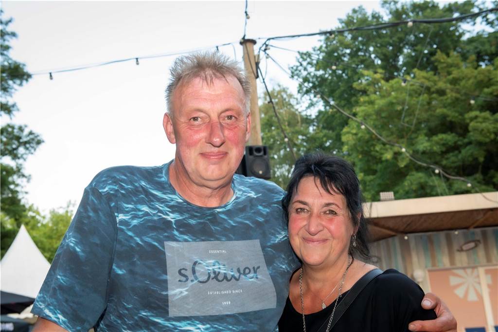 Zum Auftakt des Sunset Beach Festivals gab Toto in Haltern ein begeisterndes Konzert. Tausende Fans waren aus dem Häuschen.