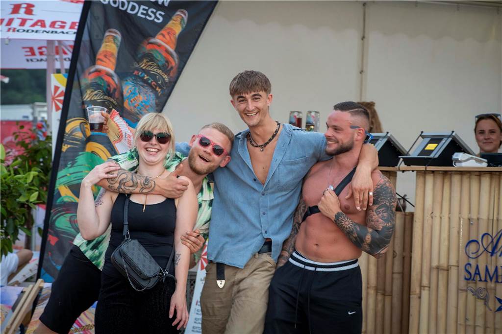 Zum Auftakt des Sunset Beach Festivals gab Toto in Haltern ein begeisterndes Konzert. Tausende Fans waren aus dem Häuschen.