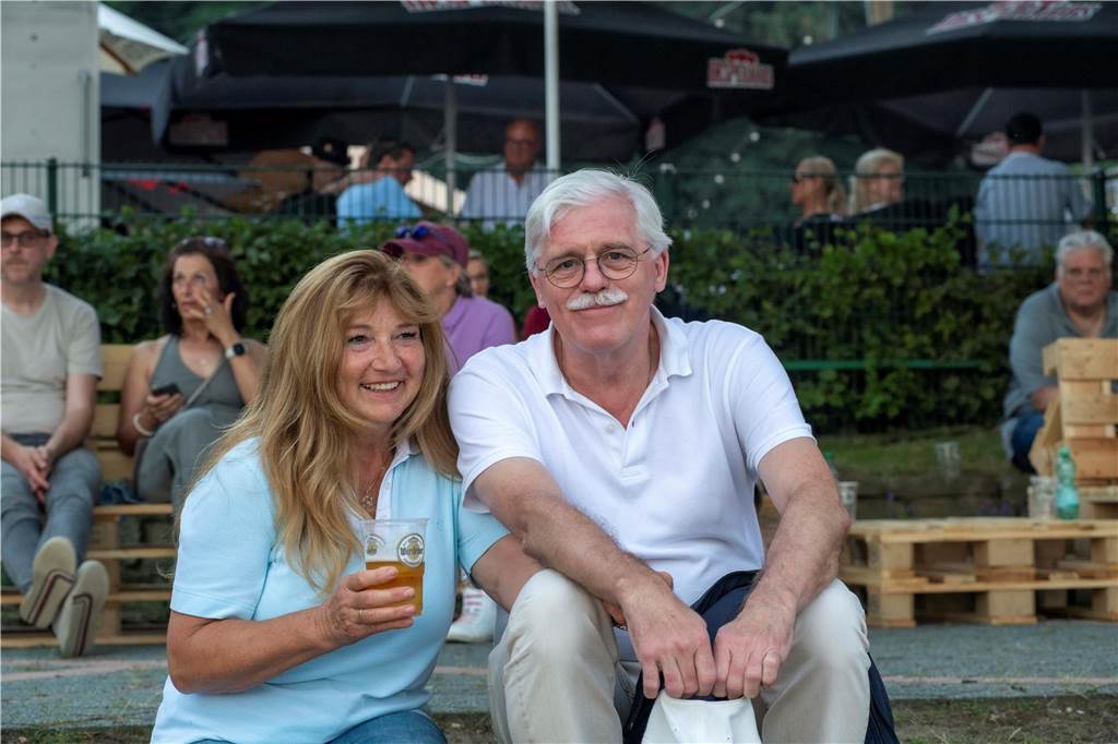 Zum Auftakt des Sunset Beach Festivals gab Toto in Haltern ein begeisterndes Konzert. Tausende Fans waren aus dem Häuschen.