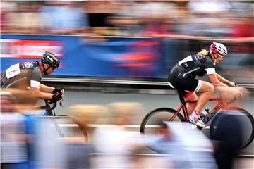 Zum Blitzen schnell sind die beiden Fahrer vom Schermbecker Zens & Friends Racing Team bei der „Nacht der Revanche“ auf der Wulfener Straße in Lembeck unterwegs. Wenn am 6. Juli (Samstag) die zwölfte Auflage des Rennens startet, sind sie sicher wieder dabei.