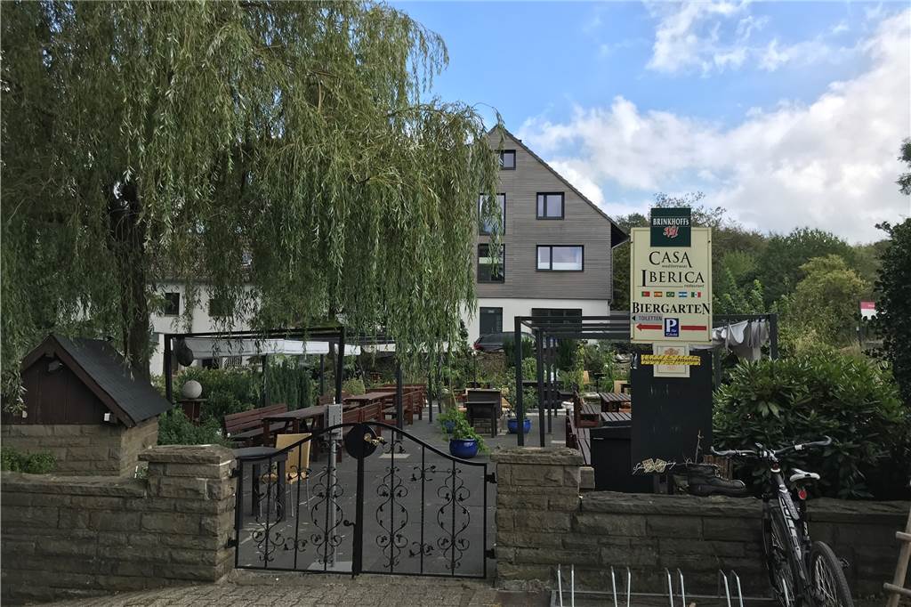 Zum Casa Iberica gehört auch ein kleiner Biergarten.