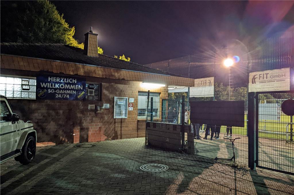 Keine Spuren, Autos durchwühlt, Kabinen offen? Neue Infos nach Einbruch bei der SG Gahmen Zum Einbruch rund um das Testspiel zwischen der SG Gahmen und dem FC Nordkirchen gibt es neue Informationen.