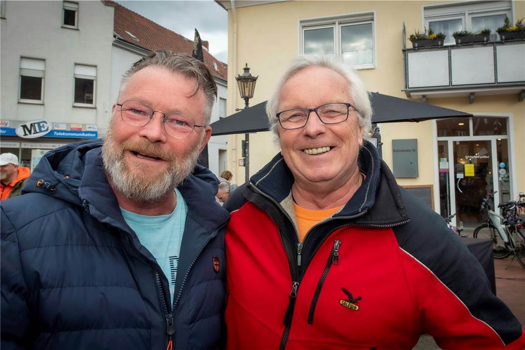 Zum ersten Feierabendmarkt unter freiem Himmel in diesem Jahr kamen viele Halterner auf den Marktplatz.