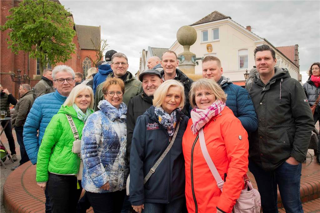 Zum ersten Feierabendmarkt unter freiem Himmel in diesem Jahr kamen viele Halterner auf den Marktplatz.