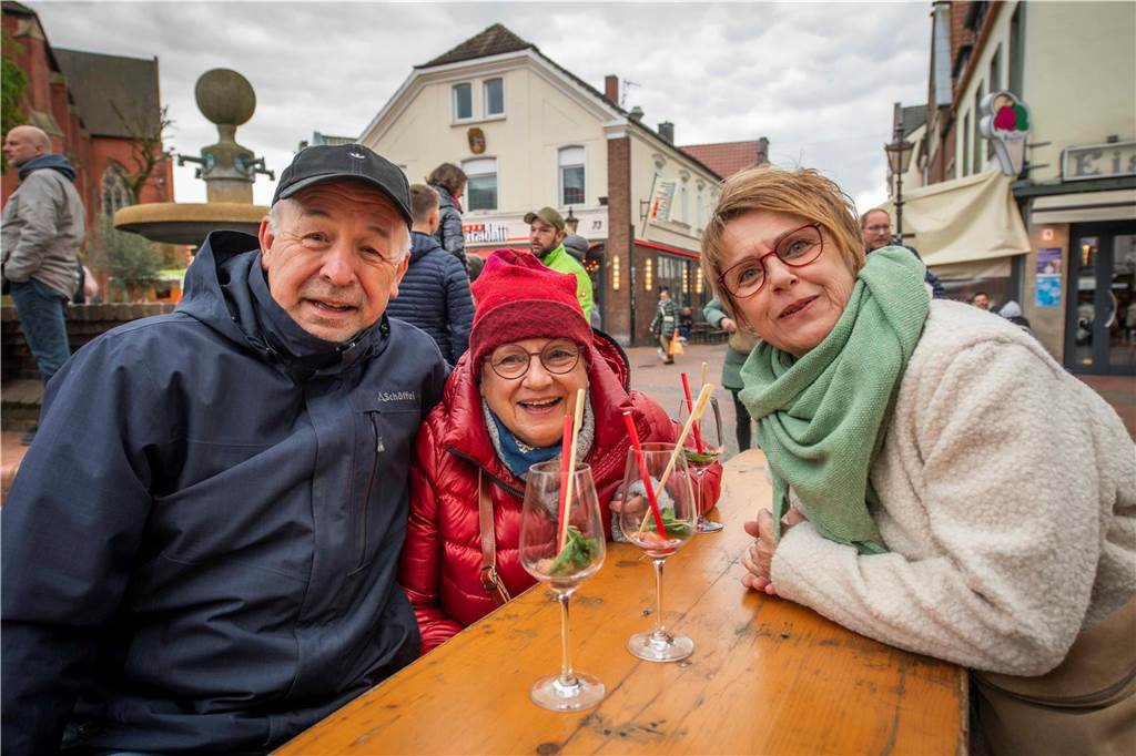 Zum ersten Feierabendmarkt unter freiem Himmel in diesem Jahr kamen viele Halterner auf den Marktplatz.
