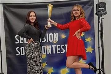 Zum ersten Mal gewann ein Duo den Selmvision Songcontest: Rika Stopper (r.) und Gisele Naleschinski haben die 2020er-Ausgabe gewonnen.