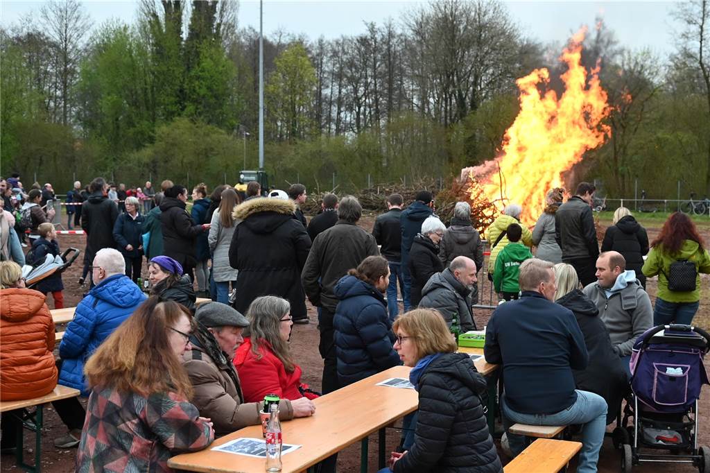 Zum fünften Mal hat das Osterfeuer vom SuS Grün-Weiß Barkenberg stattgefunden.