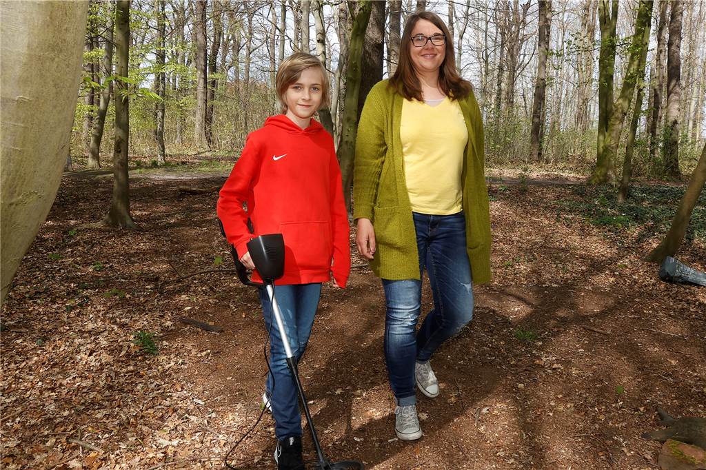 Mit Video: Elfjähriger sucht Schatz – und findet eine Handgranate Zum Glück war er mit seiner Mutter unterwegs, die gleich richtig reagierte und die Polizei rief.