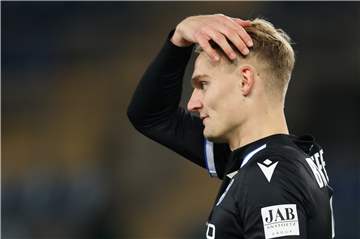 Zum Haare raufen: Amos Pieper verletzte sich im Spiel gegen RB Leipzig.