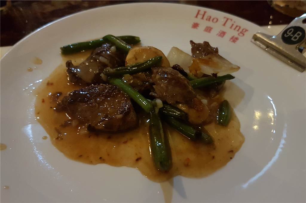 Einmal quer durch Asien am Büfett von Hao Ting Zum Hirschfleisch vom mongolischen Grill wähle ich die Knoblauchsoße. Der Wildgeschmack war mir etwas zu kräftig, das ist aber auch Geschmackssache.