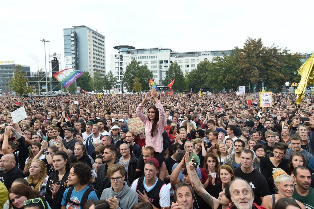 Dieser Dortmunder war bei #wirsindmehr in Chemnitz dabei Zum Konzert kamen am Montag 65.000 Menschen.