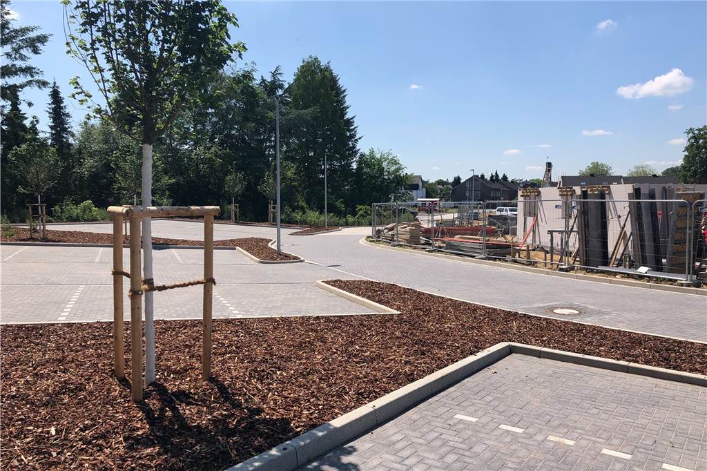 Zum Leinpfad heißt die neue Stichstraße, die von der Hafenstraße auf das Caritas-Grundstück an der Ölmühle am Kanal abzweigt und freigegeben worden ist.
