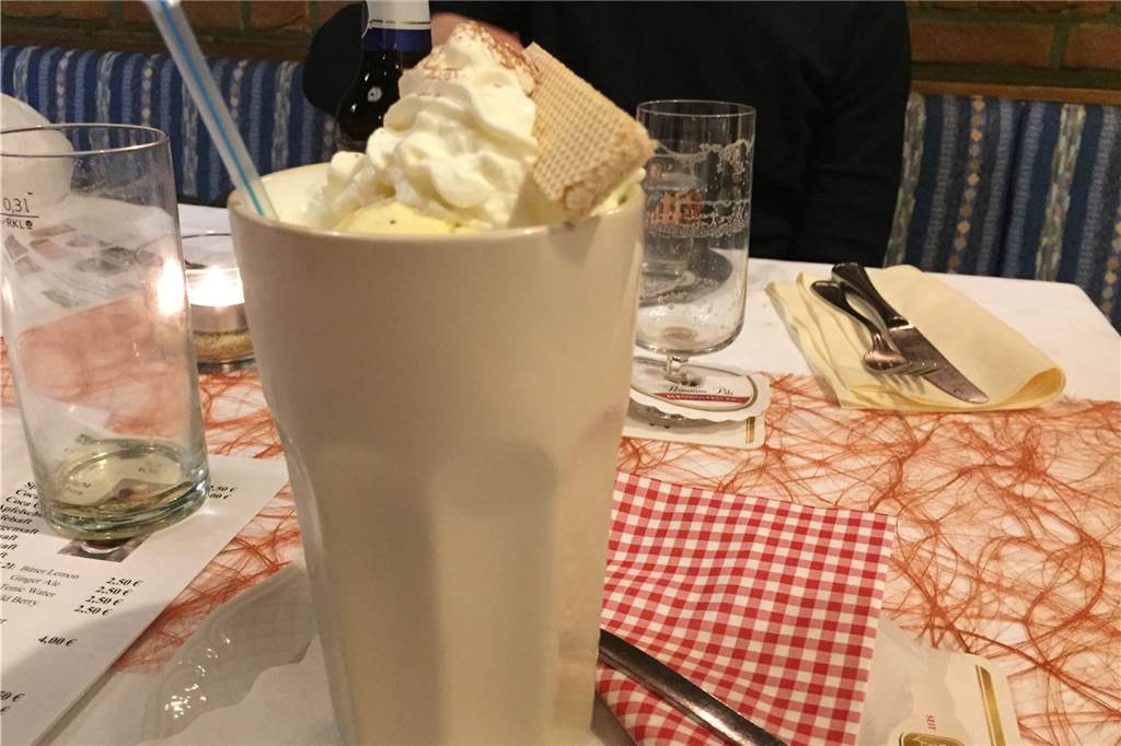 Der Plettenberger Hof punktet mit großer Auswahl und hervorragendem Service Zum Nachtisch gab es Eiskaffee.