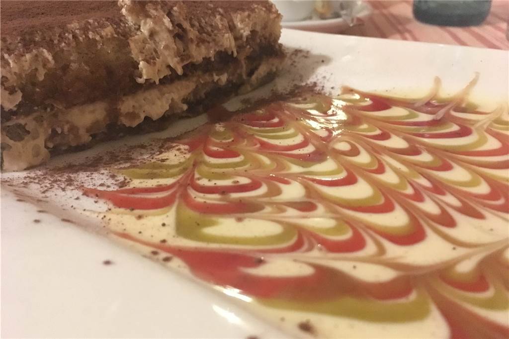 Mamma Stella in Olfen: Ehrliches italienisches Essen mit einem Extraschlag Herzlichkeit Zum Nachtisch gab es hausgemachte Tiramisu.