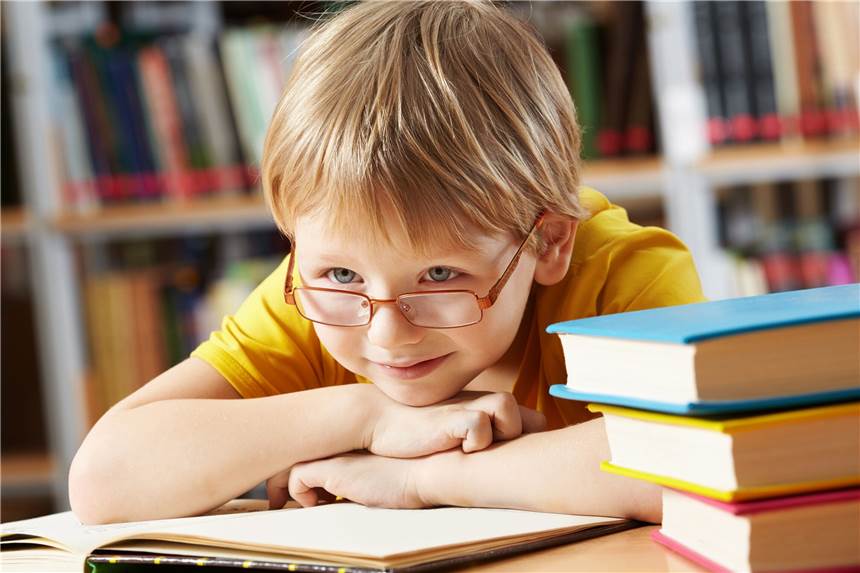 Zum Schulbeginn die Sehstärke im Auge behalten Zum Schulstart in Dortmund appelliert die AOK NordWest an alle Eltern, unbedingt die Sehstärke ihrer Kinder im Auge zu behalten.