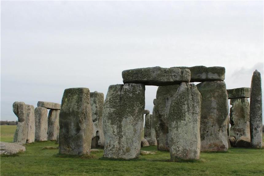 Wintersonnenwende 2017 in Stonehenge Zum Schutz der Steine dürfen Besucher den Steinkreis normalerweise nicht betreten. Anlässlich der Wintersonnenwende gibt es eine Ausnahme. Foto: Charlotte Zink/dpa