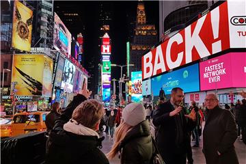 Zum Sightseeing hatte die Dortmunder Delegation auf der USA-Reise kaum Zeit. Hier sehen sich die Ratsmitglieder Thomas Pisula (r.) und Christian Gebel aber kurz am Times Square in New York um.