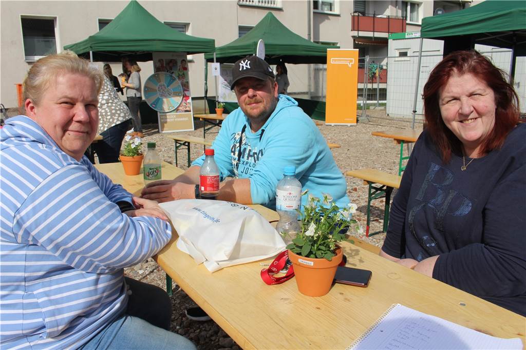 Besucher des Mieterfests der Vivawest zum Start der Bauarbeiten am Bergmannsgrün-Viertel im September 2022 in Huckarde