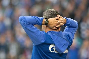 Zum Verzweifeln: Schalkes Stürmer treffen zu selten ins Tor - an Guido Burgstaller hält Trainer David Wagner (Foto) bislang trotzdem eisern fest.