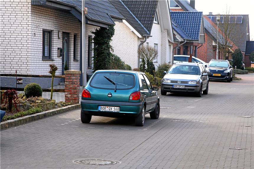 Anlieger klagen über Parkplatznot Zum wiederholten Mal beklagten Anwohner den Parkplatzmangel am Brinker Esch.