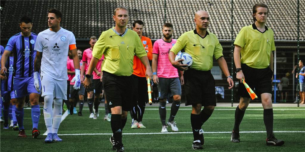 Im Video: FC Brünninghausen kontert Ausgleich von Wacker Obercastrop Zum zweiten Westfalenliga-Spieltag liefen der SV Wacker Obercastrop (in Pink) und der FC Brünninghausen (gestreifte Hemden) in der Erin-Kampfbahn ein.