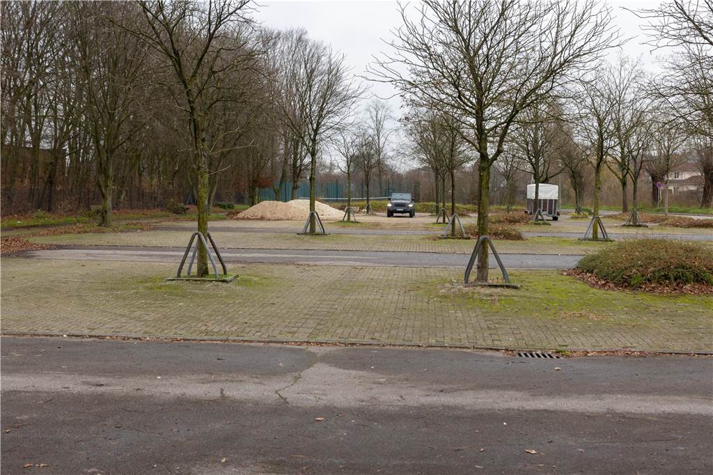 „Schmuckstück“ Wohnmobilstellplatz: Lange Diskussion um Standort und Folgekosten Blick auf dem Parkplatz Richtung Osten
