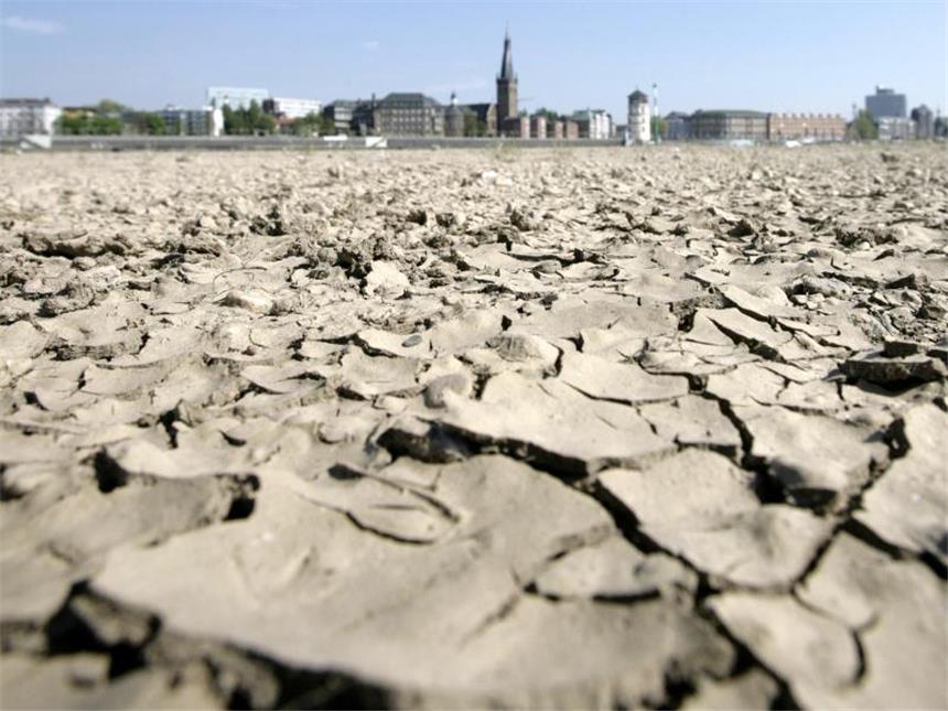 EU kämpft in Paris hart für ehrgeizige Klimaziele Zunehmende Dürren, Überschwemmungen und heftige Stürme: Der Klimawandel bedroht schon heute die natürlichen Lebensgrundlagen vieler Menschen weltweit. Foto: Achim Scheidemann/Archiv