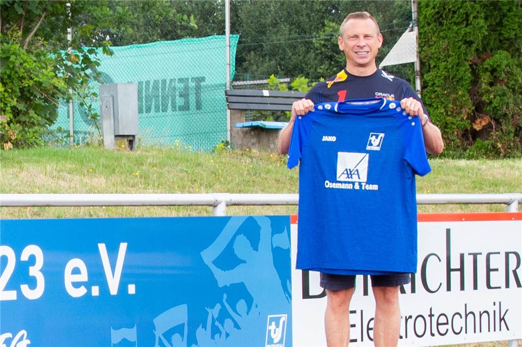 Björn Wissing : Bemerkenswertes Comeback mit 41 Björn Wissing zeigt das Trikot