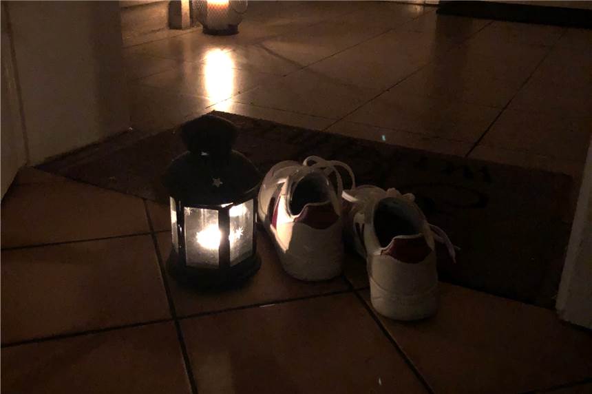 Lünen schaltet eine Stunde Licht aus: Am Samstag ist Earth Hour Zur Earth Hour am Samstag sind auch alle Lüner aufgefordert, eine Stunde lang das Licht auszuschalten, um ein Zeichen für Klimaschutz zu setzen. Teresa Kleine-Frauns von Fridays for Future Lünen überlegt, die Stunde mit einem Abendspaziergang zu verbringen.