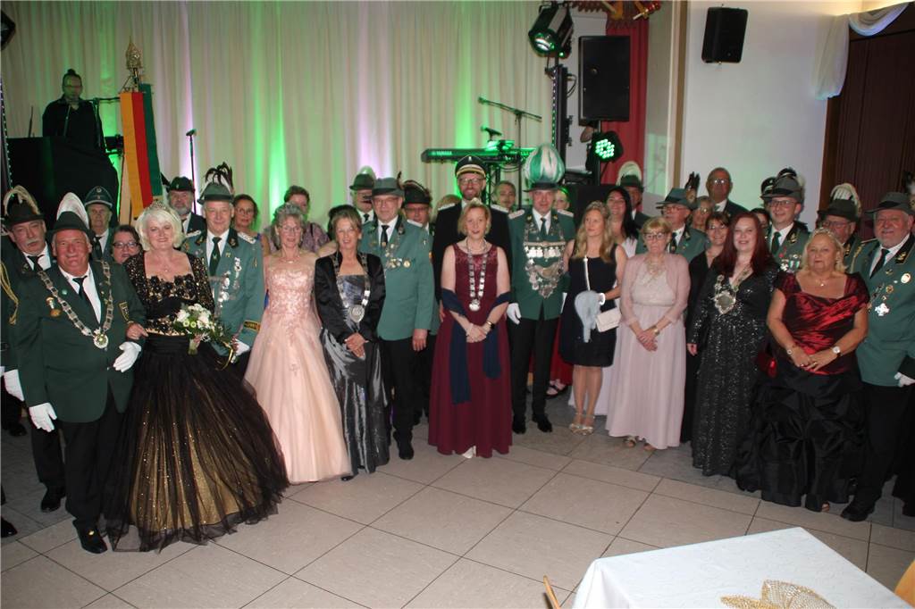 Gruppenfoto beim Königsball des Schützenvereins Brambauer.