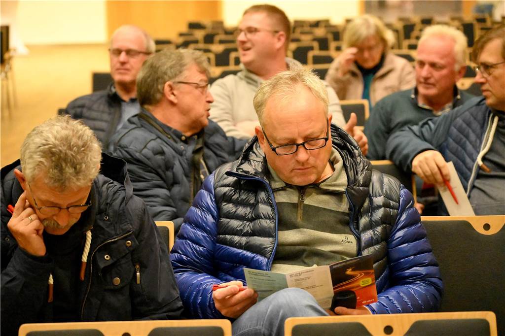 Glasfaserausbau: Vermarktung für Stockum und Evenkamp hat begonnen Zur Info-Veranstaltung kamen einige Bürgerinnen und Bürger in den Kolpingsaal nach Werne.