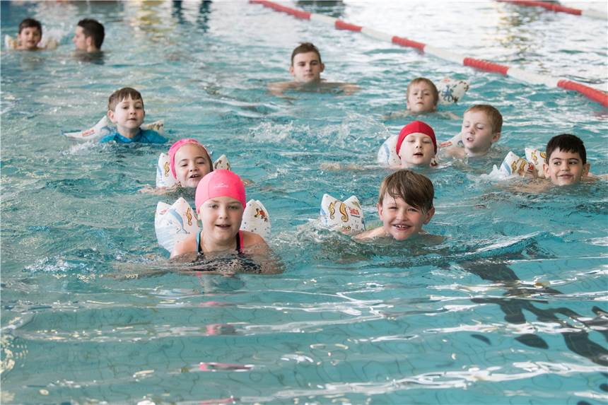 Digitaler Auftakt zum Schwimmenlernen: DLRG Lünen bietet Online-Kurse Zur Wassergewöhnung von Kindern bietet die DLRG Lünen jetzt Online-Kurse an. Eine Einführung für Eltern startet am 14. Dezember.