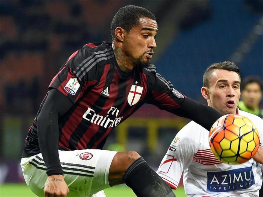 Tor-Debüt in Italien: Zweiter Frühling für Boateng Zurück beim AC Mailand blüht Kevin Prince Boateng (l.) wieder auf.