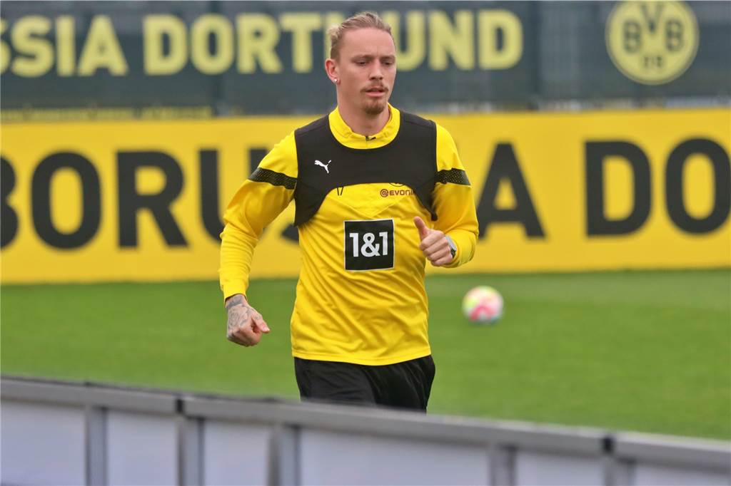 BVB-Training mit Rumpfkader: Mats Hummels lautstark – Rückkehrer im Lauftraining Marius Wolf im Lauftraining.