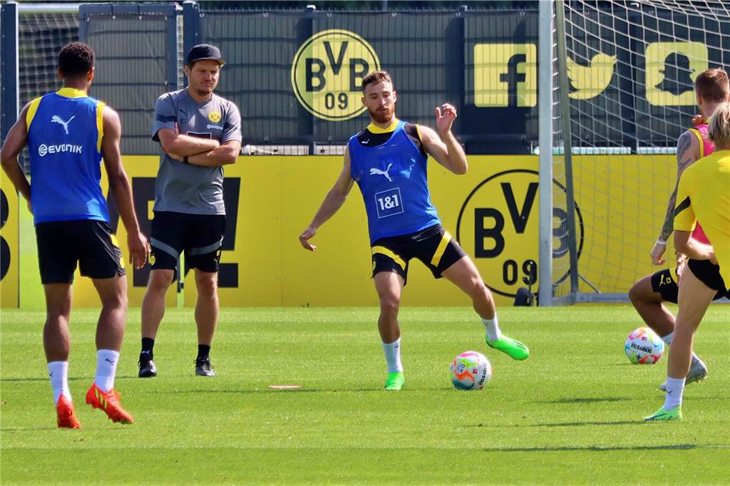 BVB startet Leverkusen-Vorbereitung: Terzic begrüßt einen Rückkehrer Zurück im Mannschaftstraining: BVB-Neuzugang Salih Özcan.