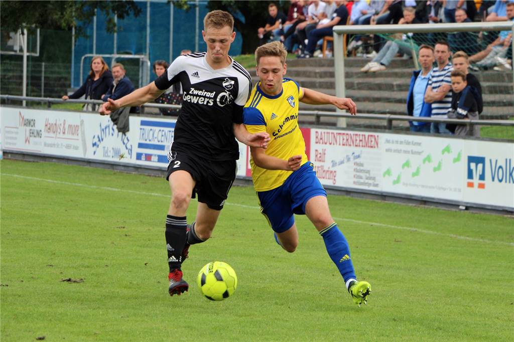 Nummer fünf: Der nächste Neue für die SpVgg Vreden II Zurück ins Hamalandstadion kehrt im Sommer Timo Depenbrock (r.), aktuell noch bei Landesligist SG Borken aktiv.