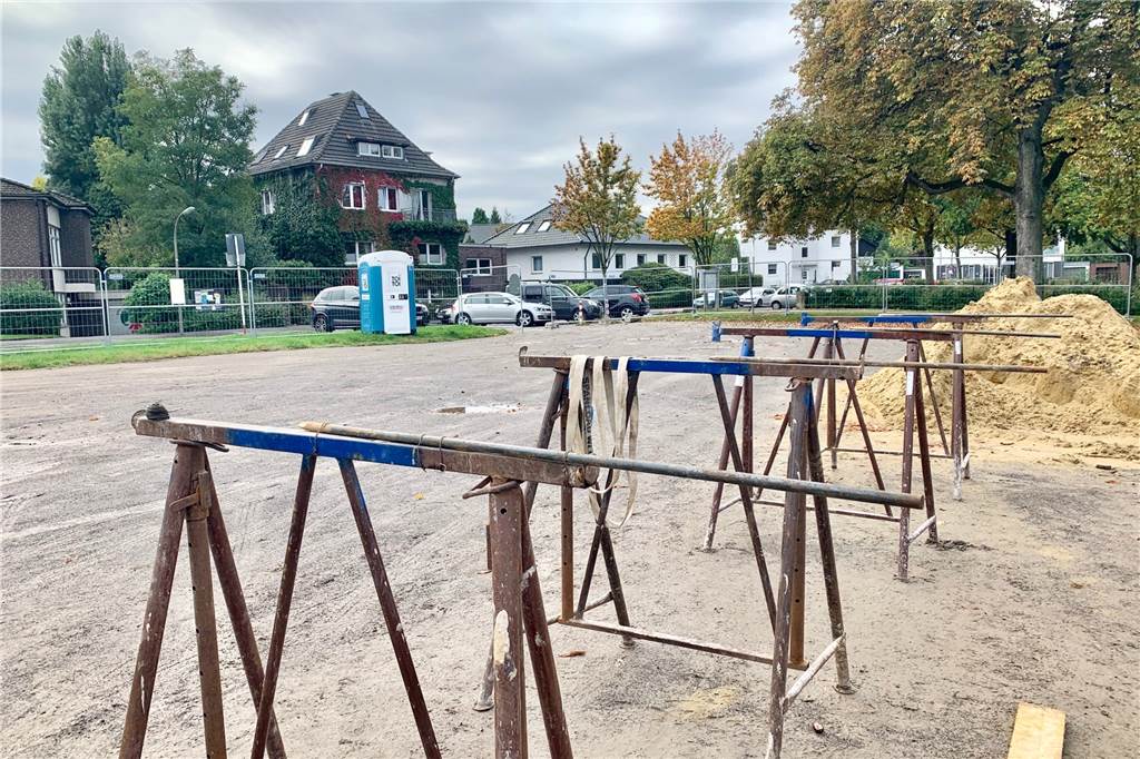 „Inkompetent“: Politiker verrennen sich bei U-Bahn-Weiterbau Zurzeit ist der Parkplatz geschlossen. In einem Jahr soll er den Bürgern wieder zur Verfügung stehen.
